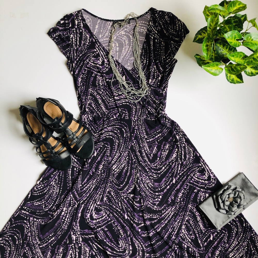 Lily Purple Pattern Wrinkle Free Dress Size Small